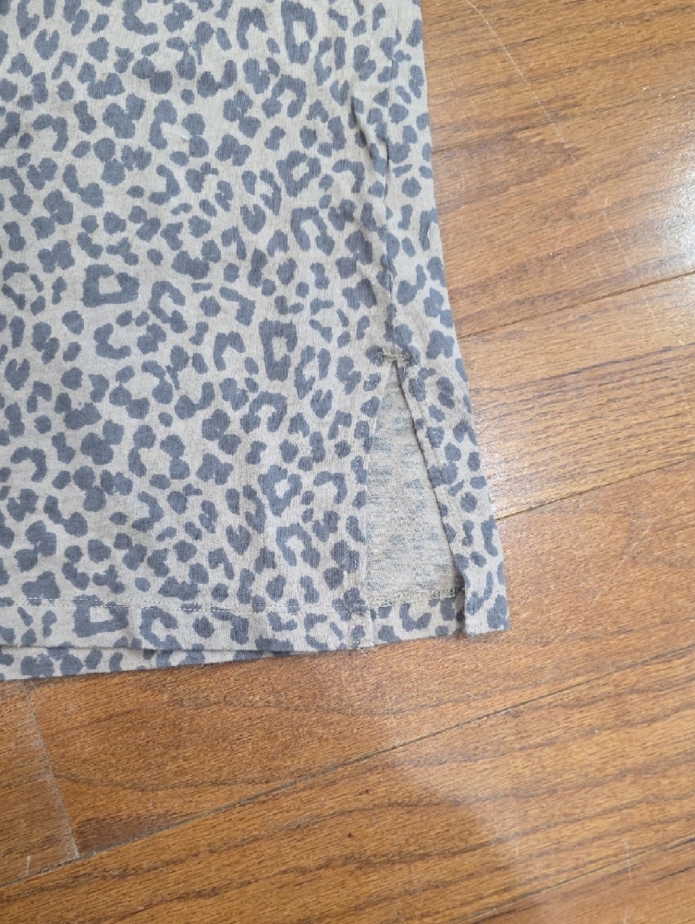 American Eagle Leopard Print Crewneck - Picture 2 of 4
